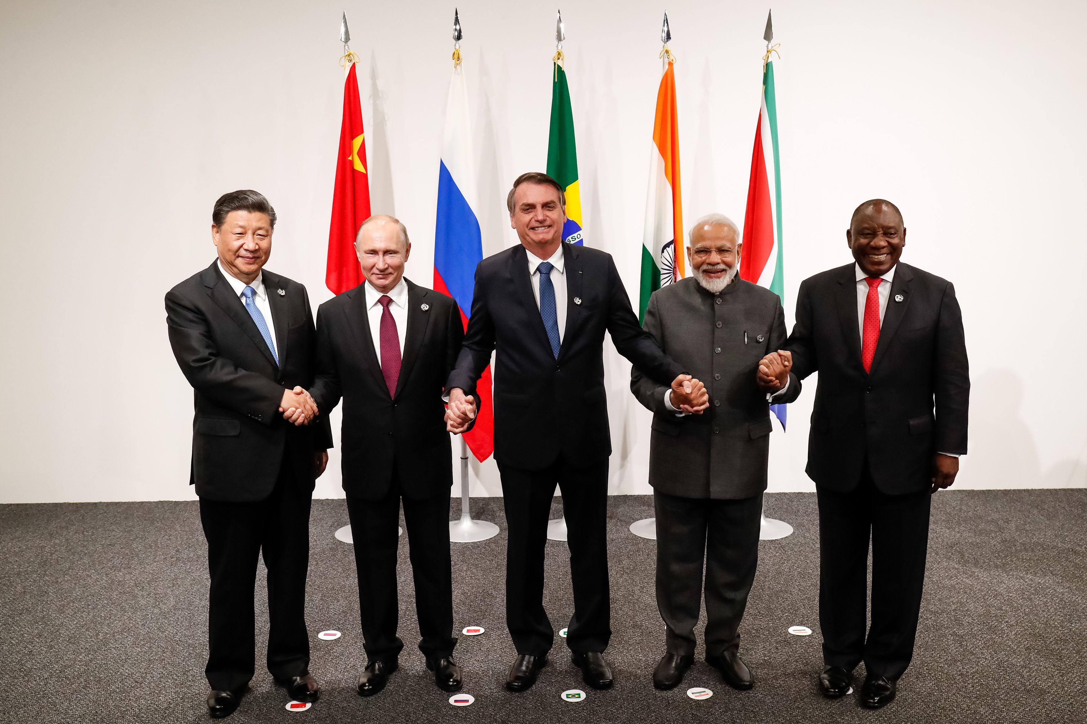 BRICS y la moneda respaldada or Oro