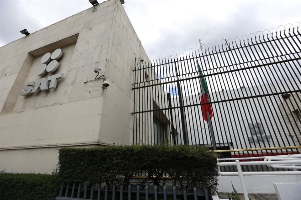 Edificio del SAT en México tramite de registro federal de contribuyentes